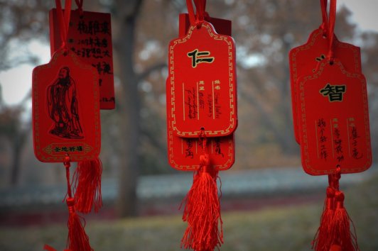 prayers near the resting place of Confucius
