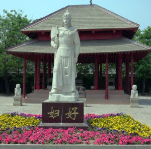 Lady Hao statue outside her tomb, Anyang